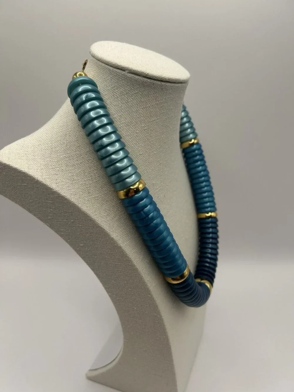 Vintage Avon Necklace Blue Vibrant Hues Choker Ombre Stacked Dome Acrylic